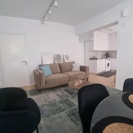 Stylish, Luxurious 2-bedroom Apt