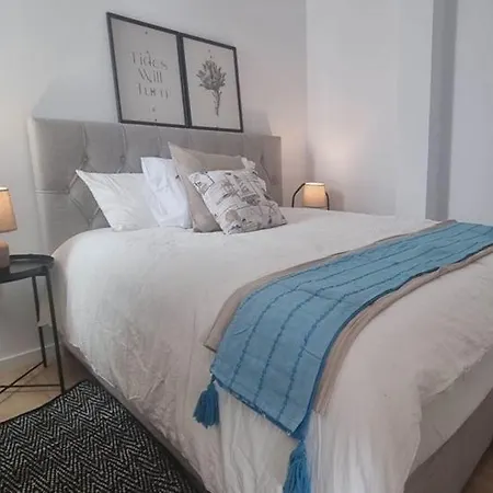 Stylish, Luxurious 2-bedroom Apt