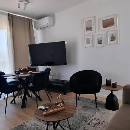 Apartman Stylish, Luxurious 2-bedroom Apt *